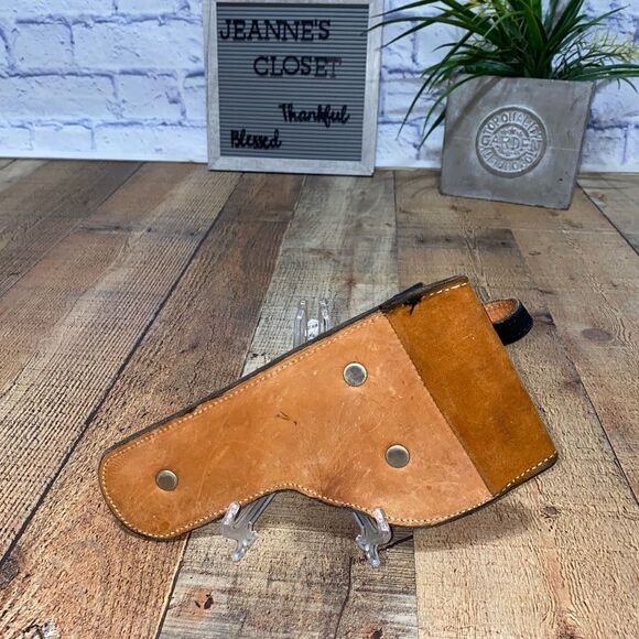 Leather Holster Medium Frame Revolver Holster Black - Picture 6 of 8